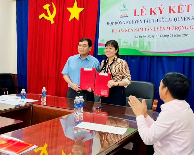 Lễ ký kết thỏa thuận thuê đất giữa Công ty cổ phần KCN Nam Tân Uyên và Tập đoàn  Quang Minh