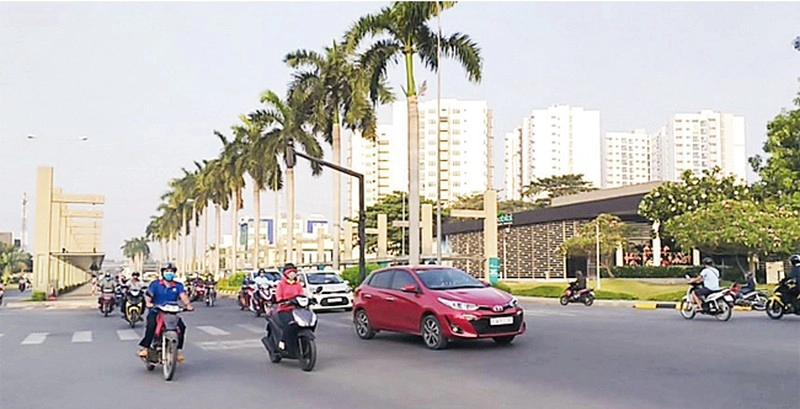 Công nhân KCN Việt Nam – Singapore 1 vào ca.