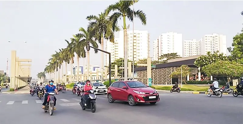 Công nhân KCN Việt Nam – Singapore 1 vào ca.